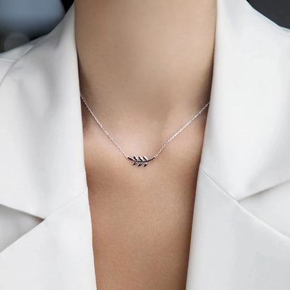 Plain Leafs Pendant Necklace