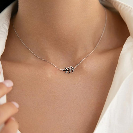Plain Leafs Pendant Necklace